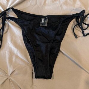 Triangl black bikini bottom size small